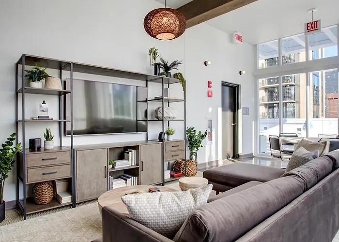 River N 1br W Gym Pool Nr L Stop Chi-361